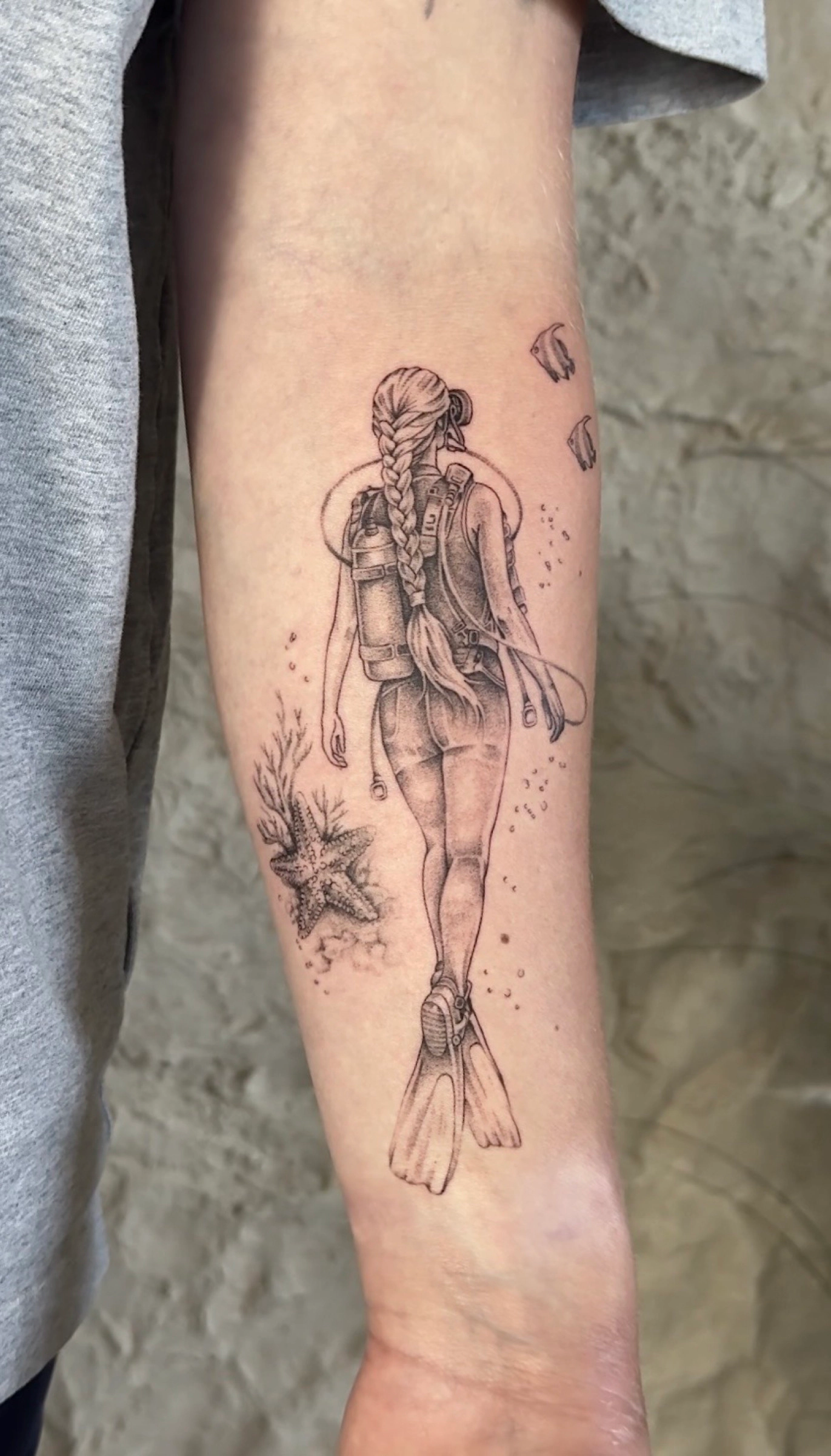 Taucher als Mikrorealismus Tattoo von Joshua Téclaire